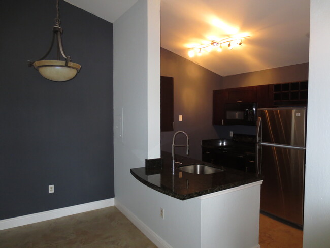 Photo - 2820 N Oakland Forest Dr Condo Unit 306