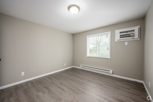 1BR, 1BA - 475SF - Bedroom