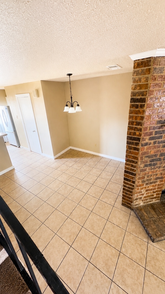 Dining Nook - 641 Carriagehouse Ln