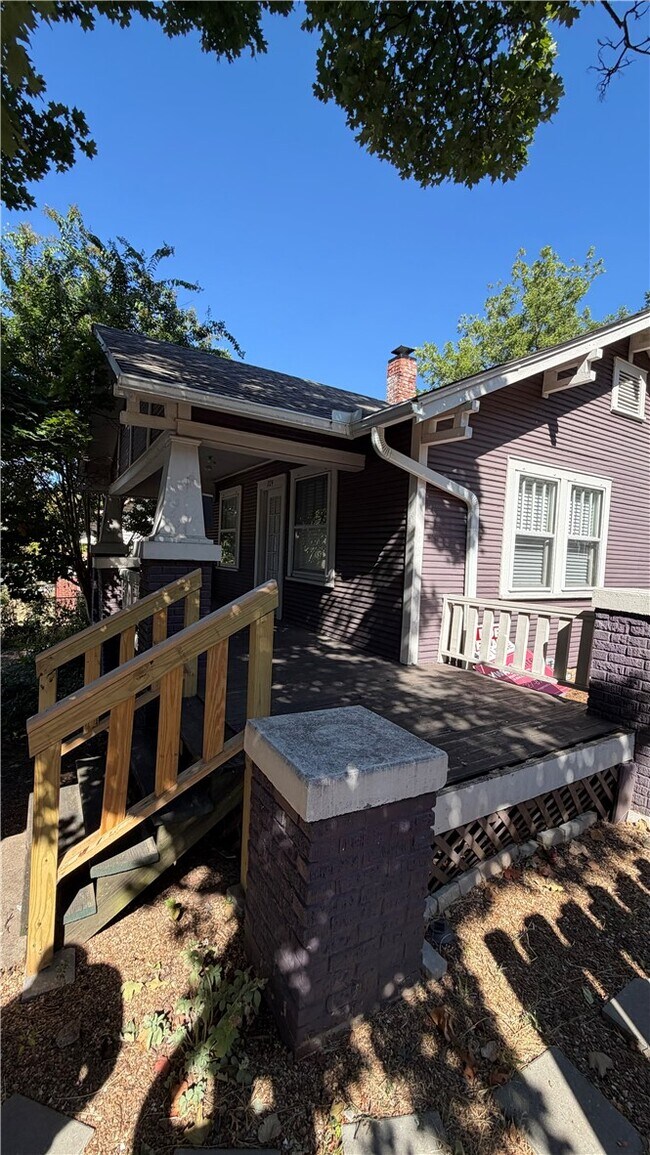 224 W Watson St