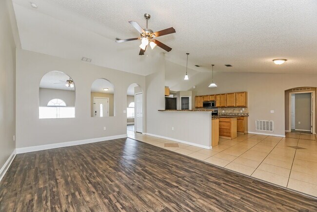 Photo - 7245 Nottinghamshire Dr