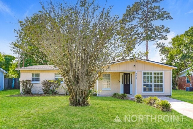Building Photo - 3 BR/1.5BA | Newly Renovated Single Family Home | Huge backyard|In Jacksonville!