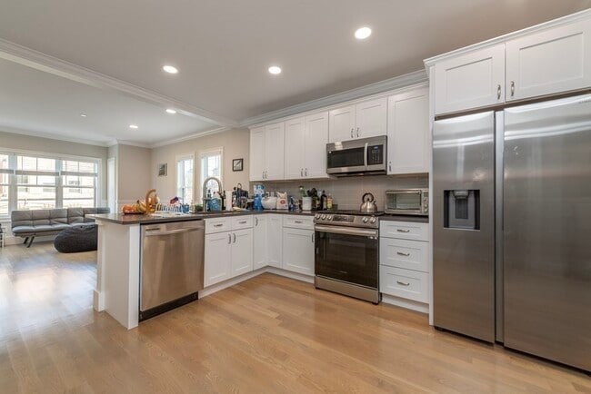 Building Photo - 26 Arlington St Unit 1 Rental