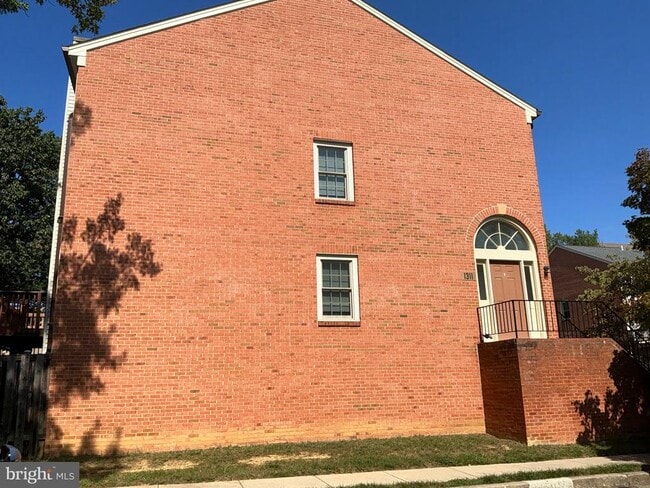 Building Photo - 1311 Templeton Pl