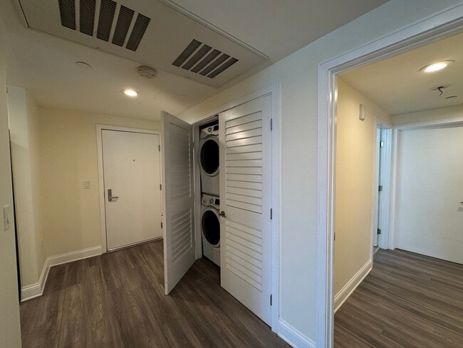 Photo - 14934 Burbank Blvd Unidad 202