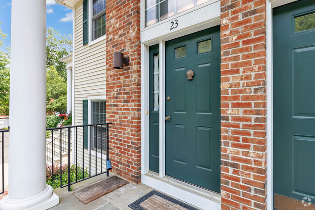 Building Photo - 570 Danbury Rd Unit Apt 23