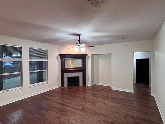 Photo - 831 Bridgeport Dr