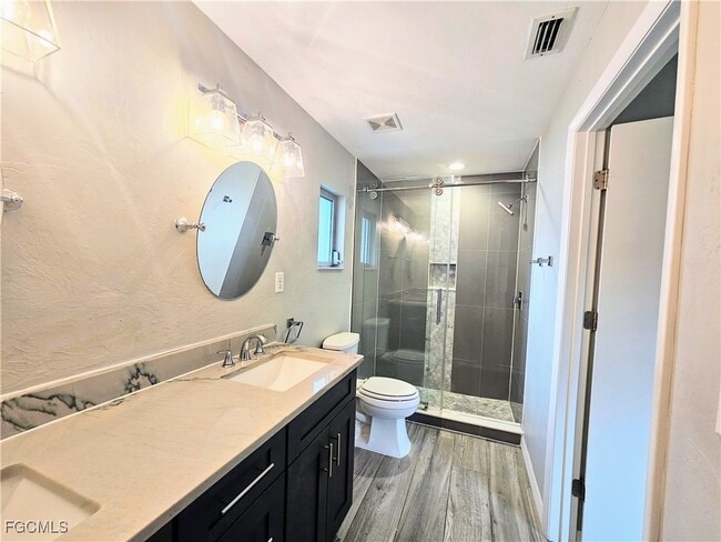 Building Photo - 523 SE 24th Ave