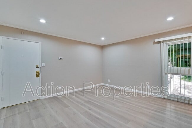 Photo - 1390 Park Ave Unidad #1