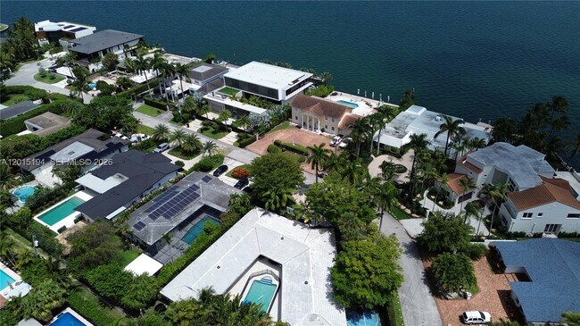 11445 N Bayshore Dr