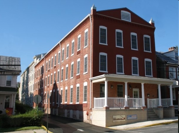 Photo - Henner Apartments