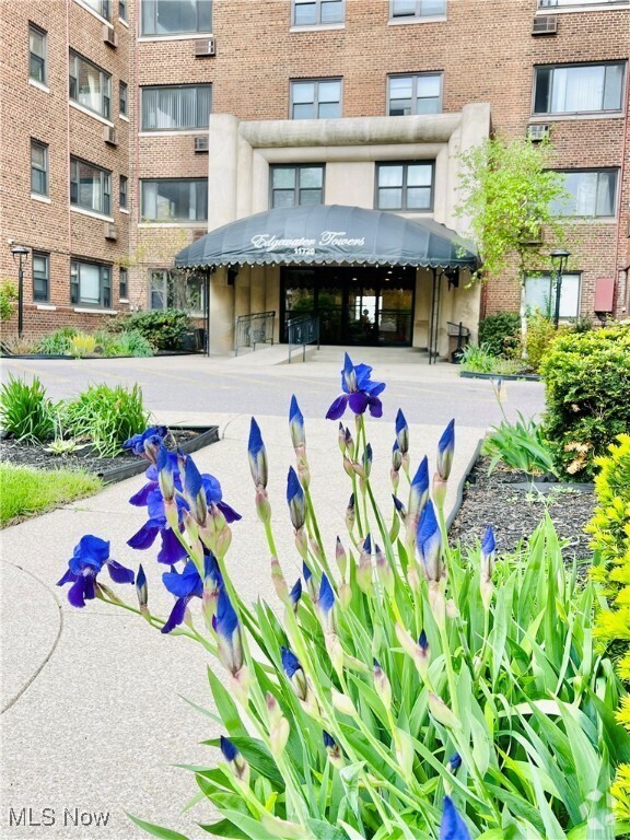 Building Photo - 11720 Edgewater Dr Unit 718 Rental