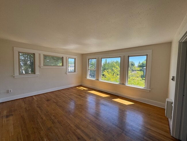 Building Photo - Stephens Properties 1301 Unit 9 Rental
