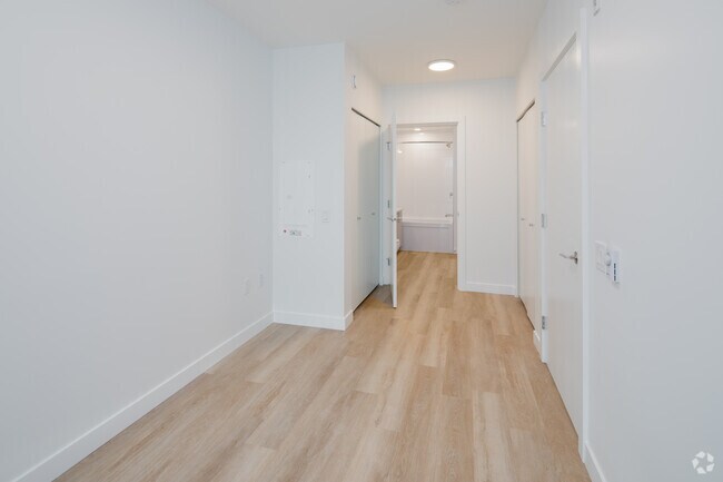 1BR, 1BA - 579SF