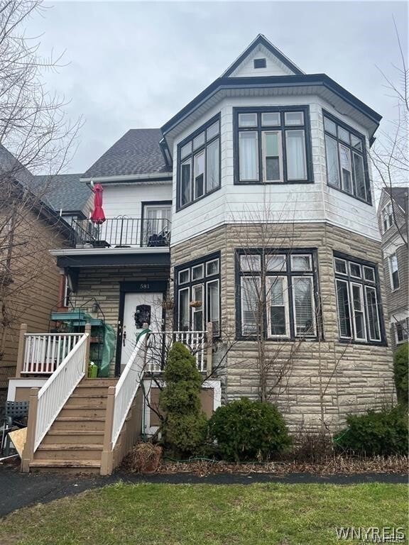 Photo - 581 Richmond Ave