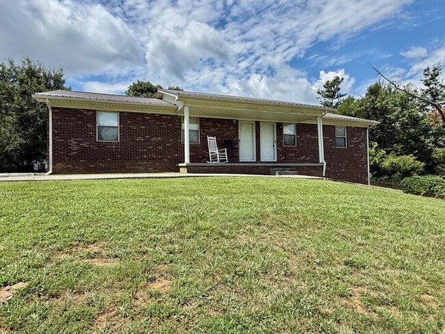 Building Photo - 2884 Blue Ridge Dr