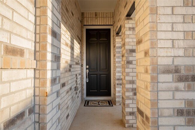 Photo - 215 Grand Cyn Wy