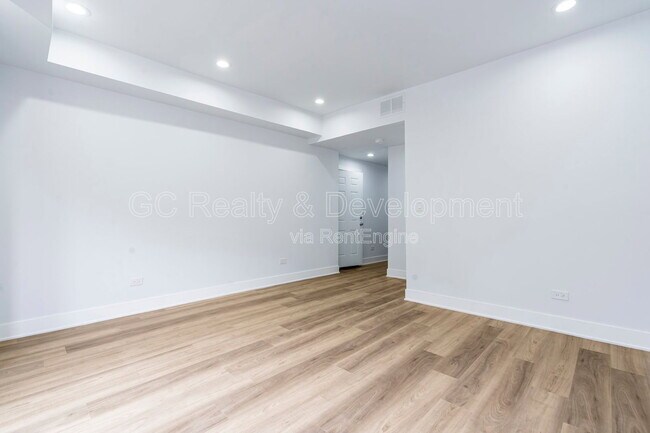 Photo - 3744 N Wilton Ave Unit 1N