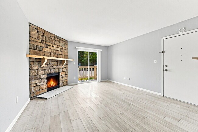 $1,620.95- 2 Bed, 2 Bath Updated Condo in Denver with In Unit Laundry and Community Amenities!