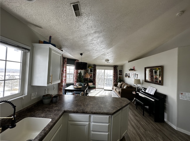 Building Photo - 115 Daybreak Ln