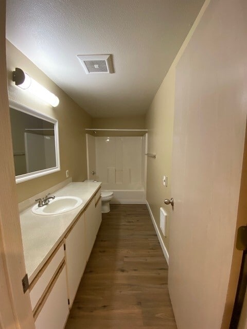 2 bedroom/1 bath 858sq ft