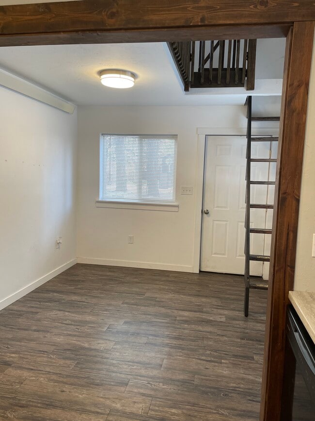 Photo - 209 W Barnes Rd Unit MIL Suite Loft Paid Utili