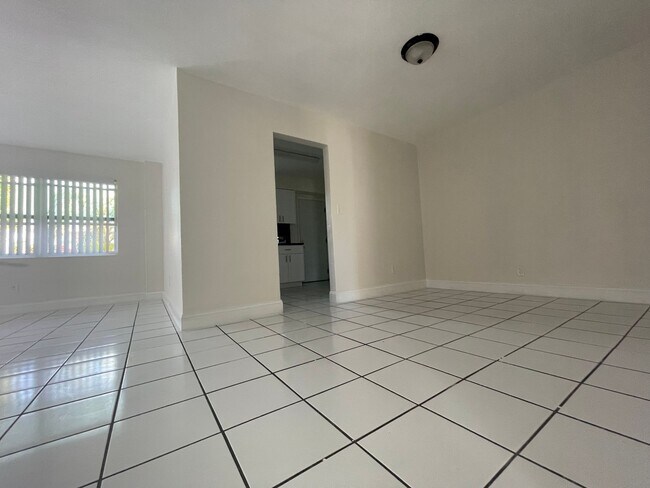 Photo - Beautiful and Spacious 2b1b Now Leasing fo... Unidad 318