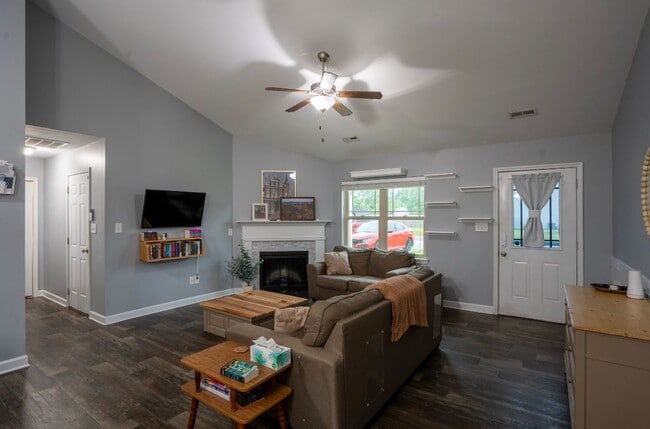 Photo - 3 Bedroom, 2 bath beautiful home - Bridgeport Community Sneads Ferry