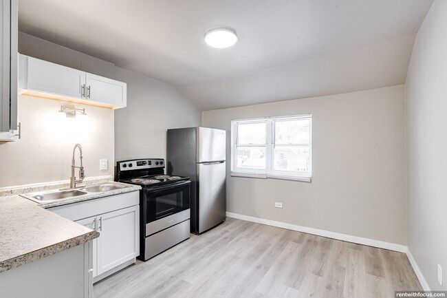 Building Photo - 618 N Ashland Ave Rental