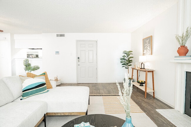 Photo - Riverwalk Apartments