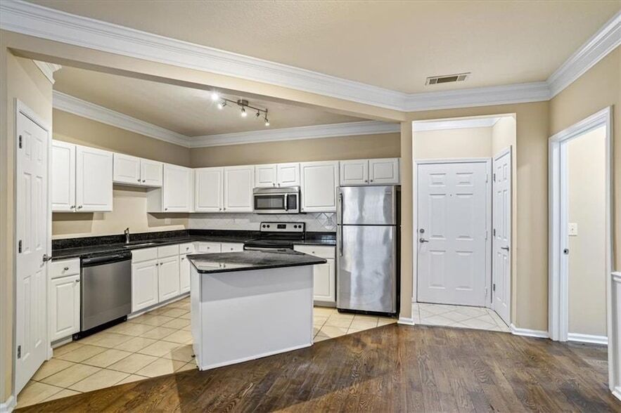 Photo - 1850 Cotillion Dr