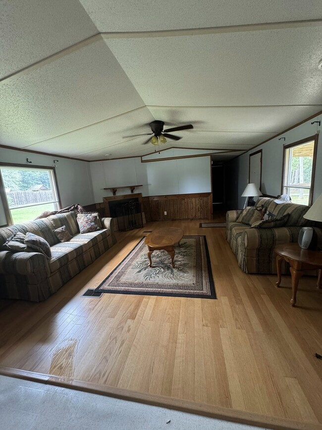 Building Photo - 1518 Lee County Rd 270 Rental