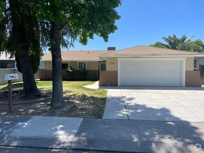 Building Photo - Available NOW Rental