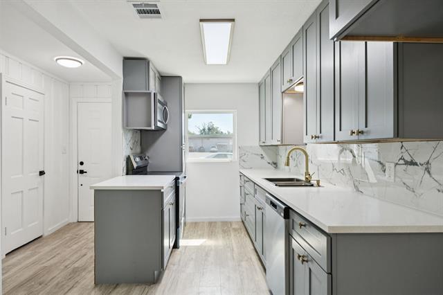 Photo - 303 N Delphine St