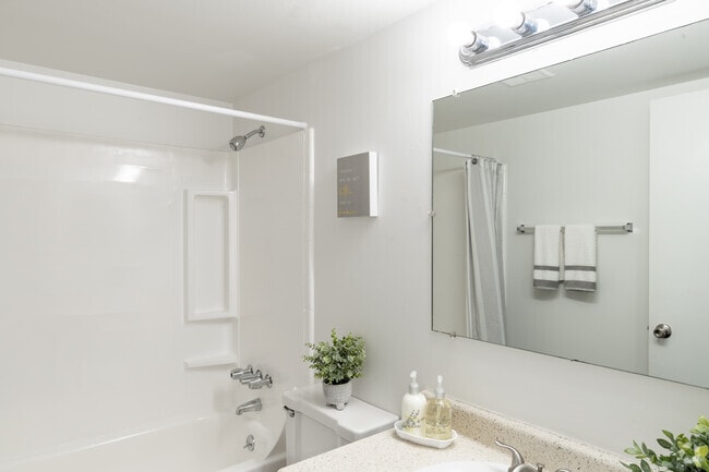 2BR, 1BA - 874SF