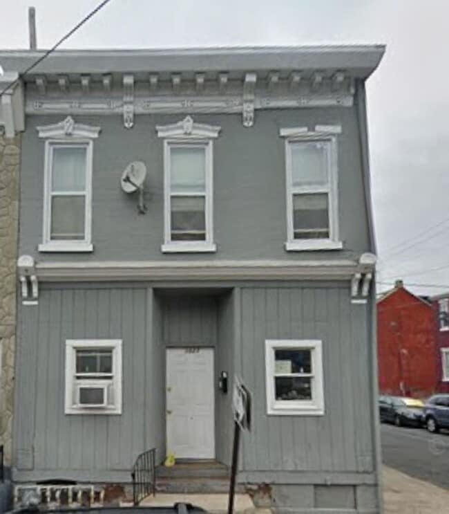 Building Photo - 1023 Greenwich St Unit Apartment 1