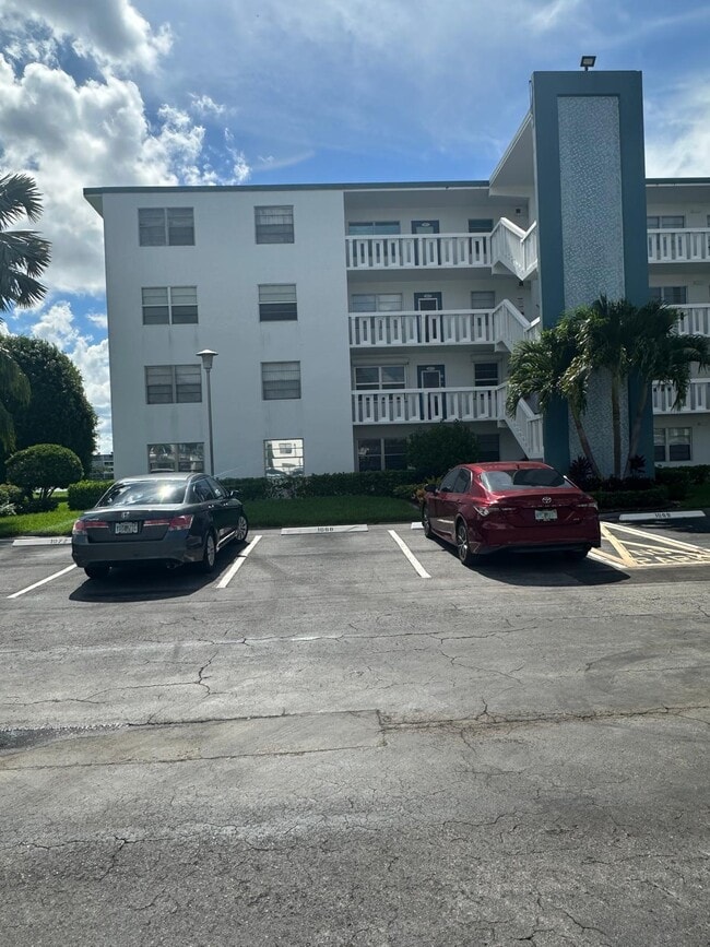 Photo - 2071 Exeter