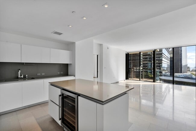 Photo - 88 SW 7th St Unidad # 1007