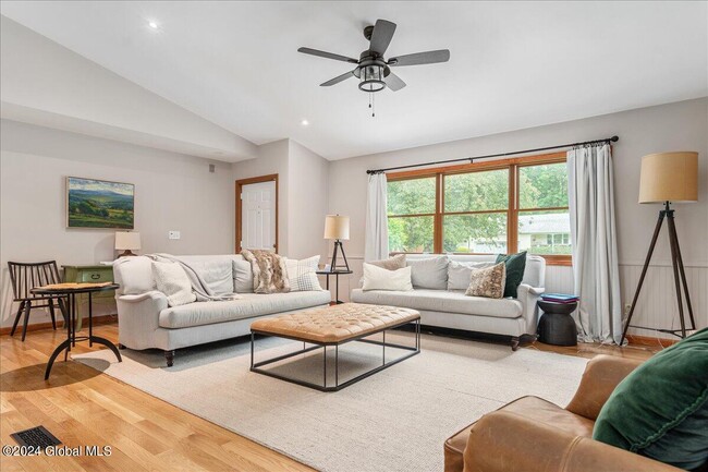 Photo - 17 Conver Dr