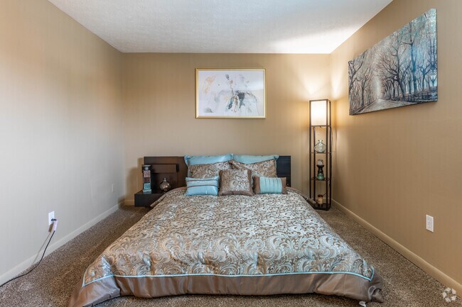 2 Br, 1 Ba - 850 SF