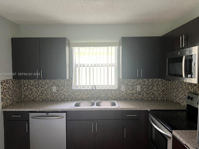 Photo - 738 SW 9th St