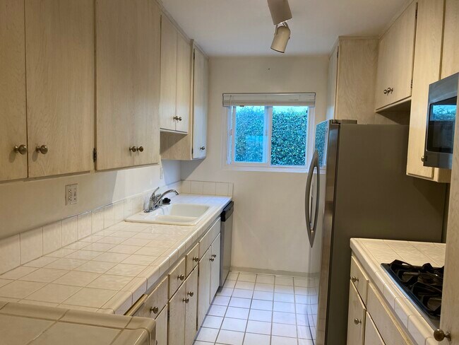 Kitchen - 1538 Berkeley St Condo Unit 6