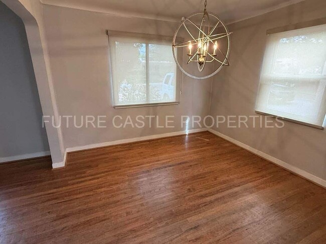 Photo - 1009 Bryn Mawr Dr NE