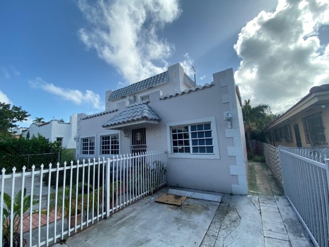 Photo - 1664 SW 9th St