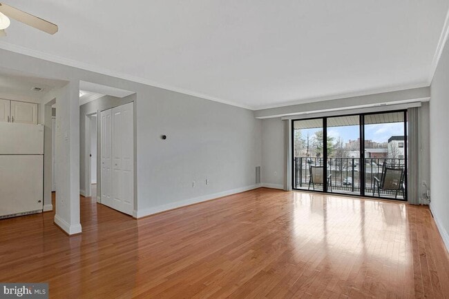 Building Photo - 2572 Riva Rd Unit 18B