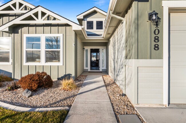 Photo - 1088 E Seraphina St
