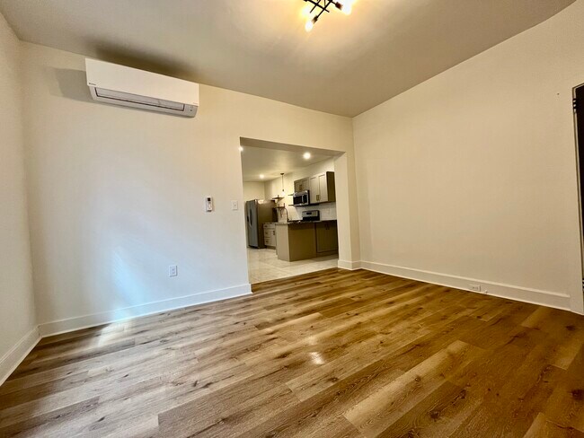 Photo - 27 W James St Unidad Apt 1