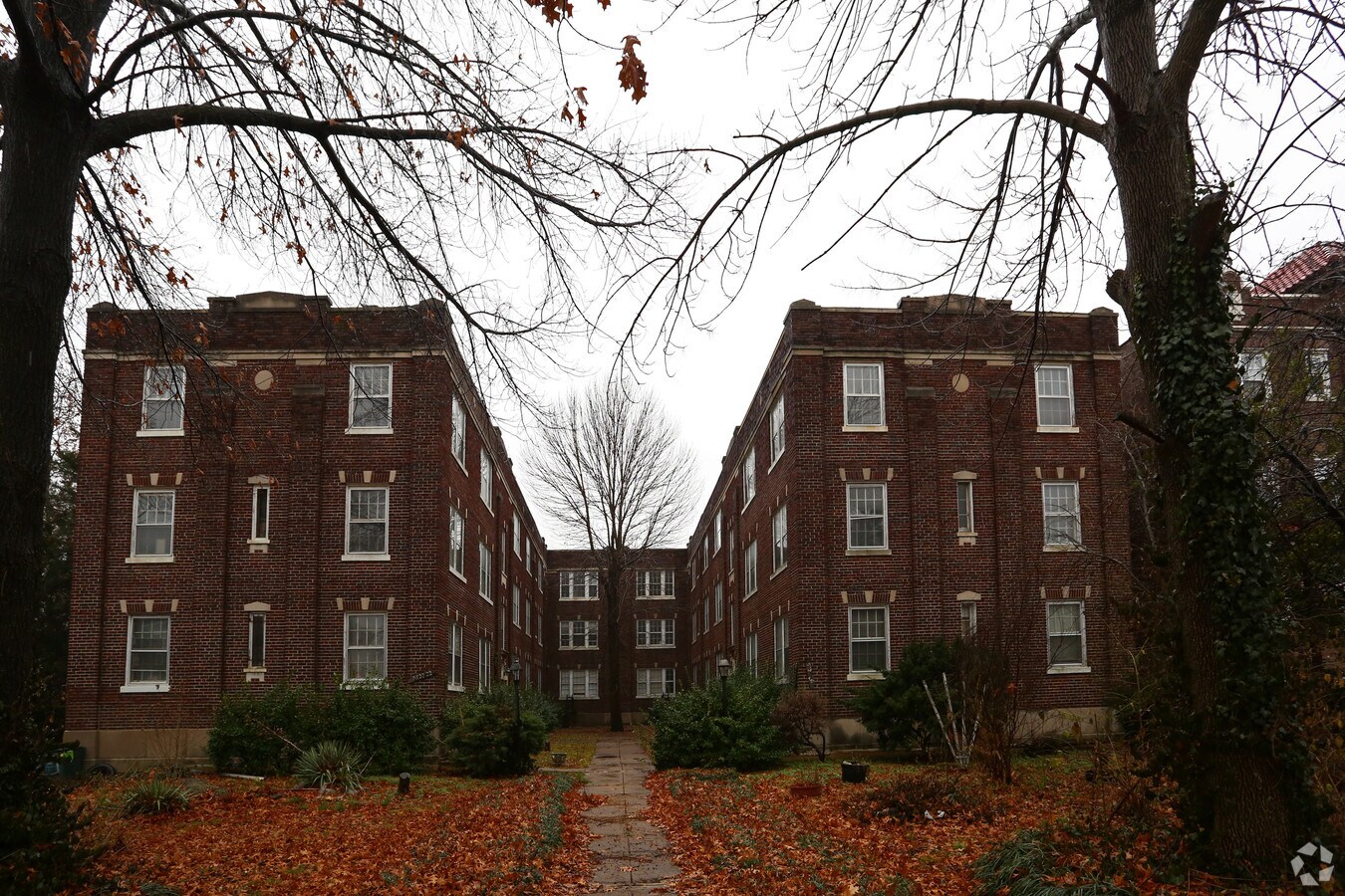Building - 5820 Cabanne Ave Apartments