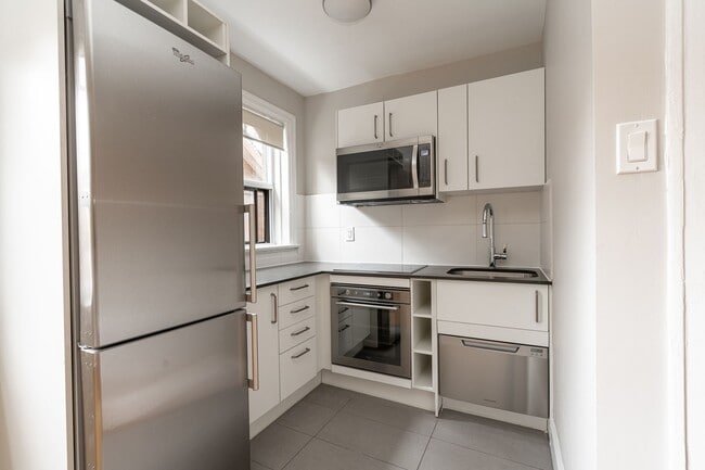 Building Photo - 145 Arlington Avenue Unit 7