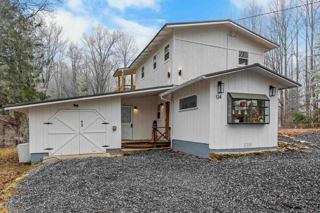 Building Photo - 124 Glad Tidings Ln